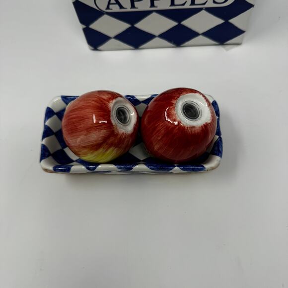Vintage‎ Ganz Ceramic Apples in Basket with Salt & Pepper Shakers - Picture 6 of 8